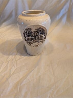 2/30$ Vintage Cream Speckled Ceramic Vase with Brown Scenic Medallion